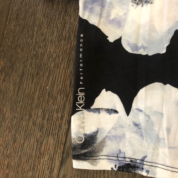 Calvin Klein cropped performance hoodie - Picture 7 of 7